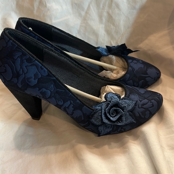 Heels - Picture 1 of 5